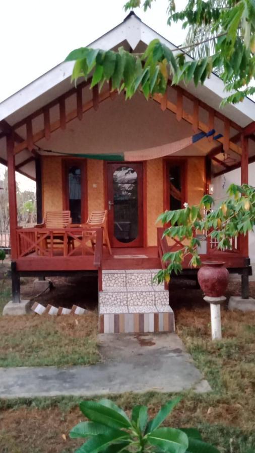 Why Not Bar And Bungalows #2 Pemenang Kültér fotó